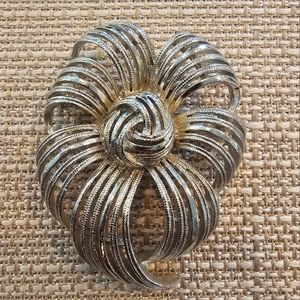 Vintage '50s/60s Lisner silvertone bow brooch
